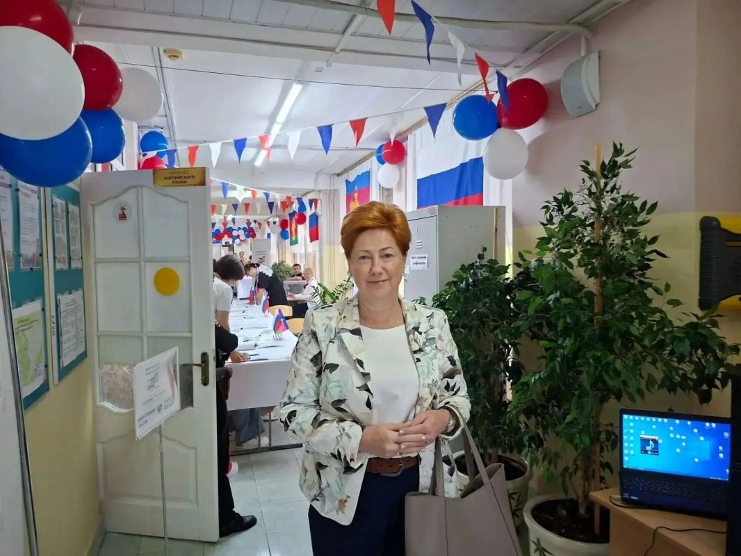 В голосовании на выборах депутатов Государственной Думы РФ приняли участие сотрудники администрации города Сочи В числе проголосовавших - заместители главы города и руководители отраслевых и территориальных подразделений... В голосовании на выборах депутатов Государственной Думы РФ приняли участие сотрудники администрации города Сочи В числе проголосовавших - заместители главы города и руководители отраслевых и территориальных подразделений...