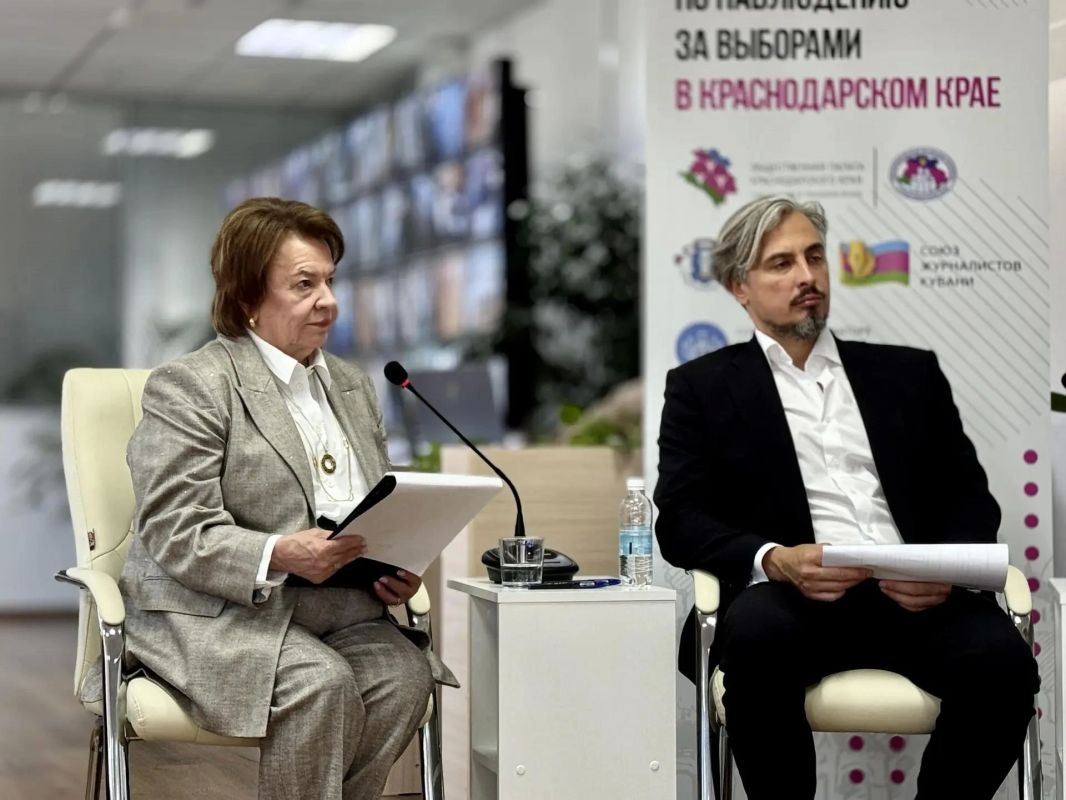 Телемост с муниципальными общественными штабами и членами краевого штаба, работающими в ТИК, провели в третий день голосования в ЦОН Кубани Телемост с муниципальными общественными штабами и членами краевого штаба, работающими в ТИК, провели в третий день голосования в ЦОН Кубани