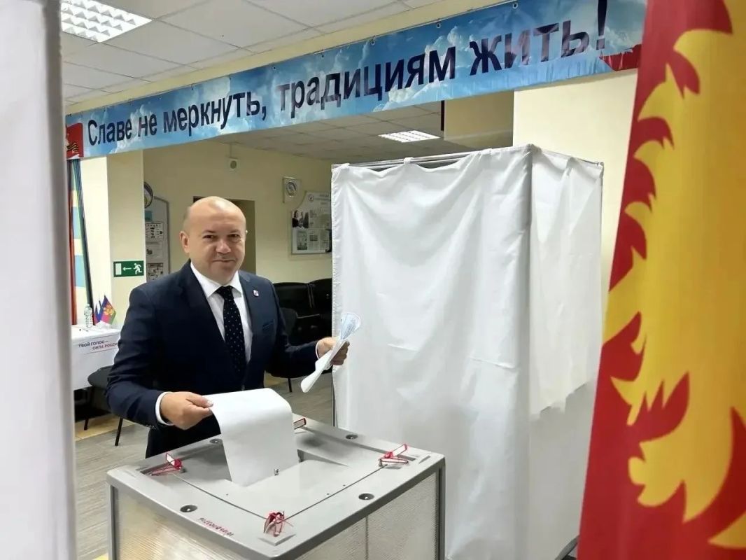 В голосовании на выборах депутатов Государственной Думы РФ приняли участие сотрудники администрации города Сочи В числе проголосовавших - заместители главы города и руководители отраслевых и территориальных подразделений... В голосовании на выборах депутатов Государственной Думы РФ приняли участие сотрудники администрации города Сочи В числе проголосовавших - заместители главы города и руководители отраслевых и территориальных подразделений...