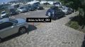 В поселке Плодородном под Краснодаром разгуливает мужчина с ножом и разговаривает сам с собой