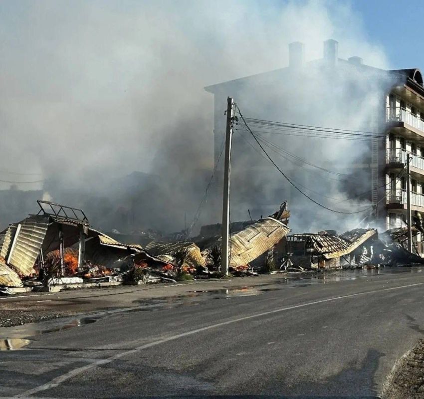 Два человека пострадали во время пожара на Верхней дороге в Анапе Два человека пострадали во время пожара на Верхней дороге в Анапе