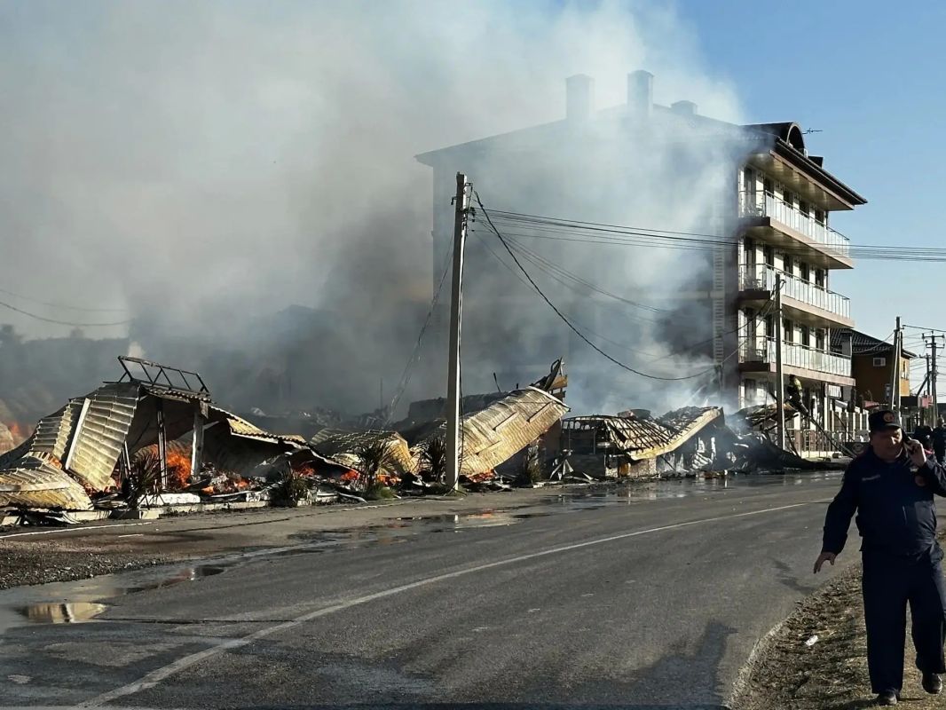 Жилой дом сгорел в Анапе после ДТП Жилой дом сгорел в Анапе после ДТП