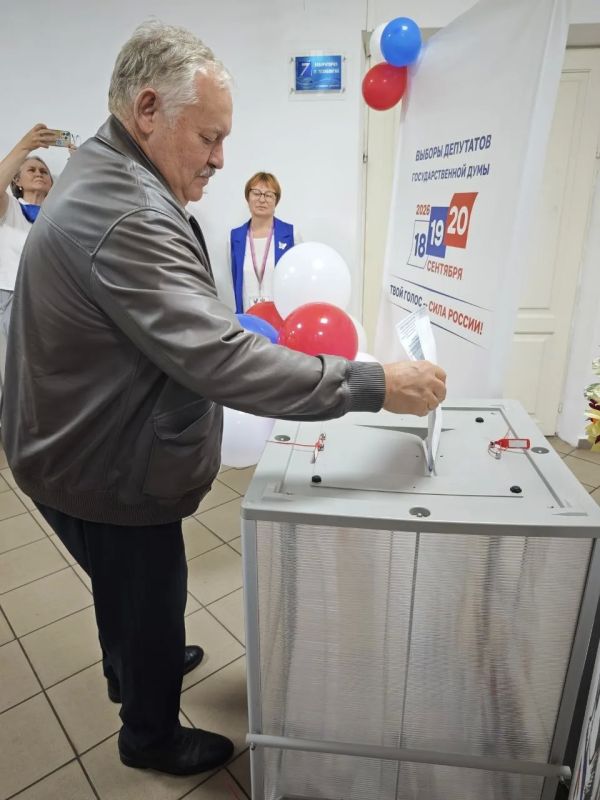Константин Затулин проголосовал на выборах в Государственную Думу России Константин Затулин проголосовал на выборах в Государственную Думу России