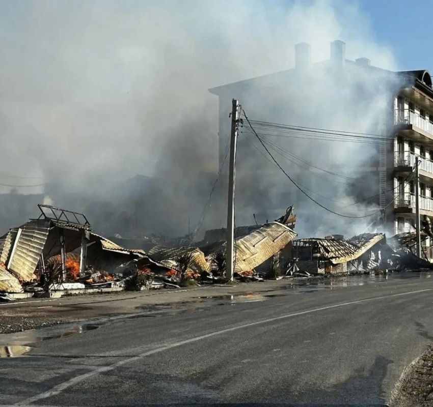 Два человека пострадали во время пожара на Верхней дороге в Анапе Два человека пострадали во время пожара на Верхней дороге в Анапе