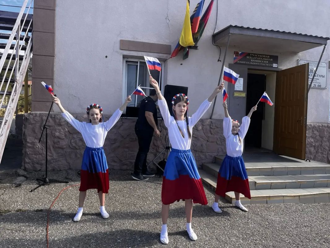 Творческие бригады учреждений культуры Новороссийска подготовили творческие сюрпризы для избирателей города-героя Творческие бригады учреждений культуры Новороссийска подготовили творческие сюрпризы для избирателей города-героя