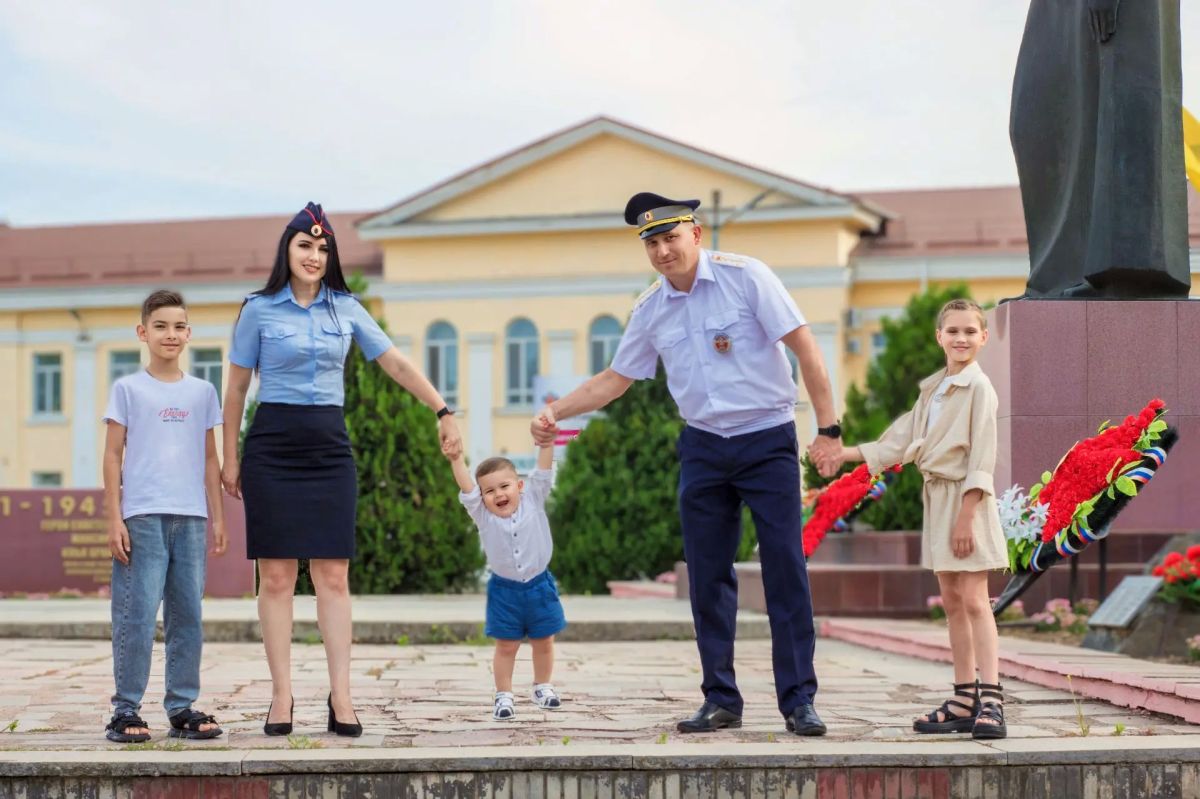 С Днём кубанской семьи!. Сегодня в нашем крае отмечается День кубанской семьи — праздник, который напоминает о крепости семейных устоев, верности традициям и любовь к родной земле