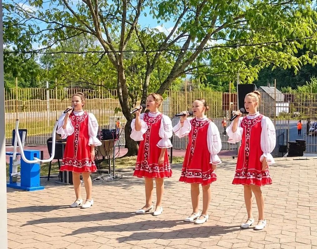 Для жителей и гостей сел Архипо-Осиповка и Текос выступили творческие коллективы Для жителей и гостей сел Архипо-Осиповка и Текос выступили творческие коллективы