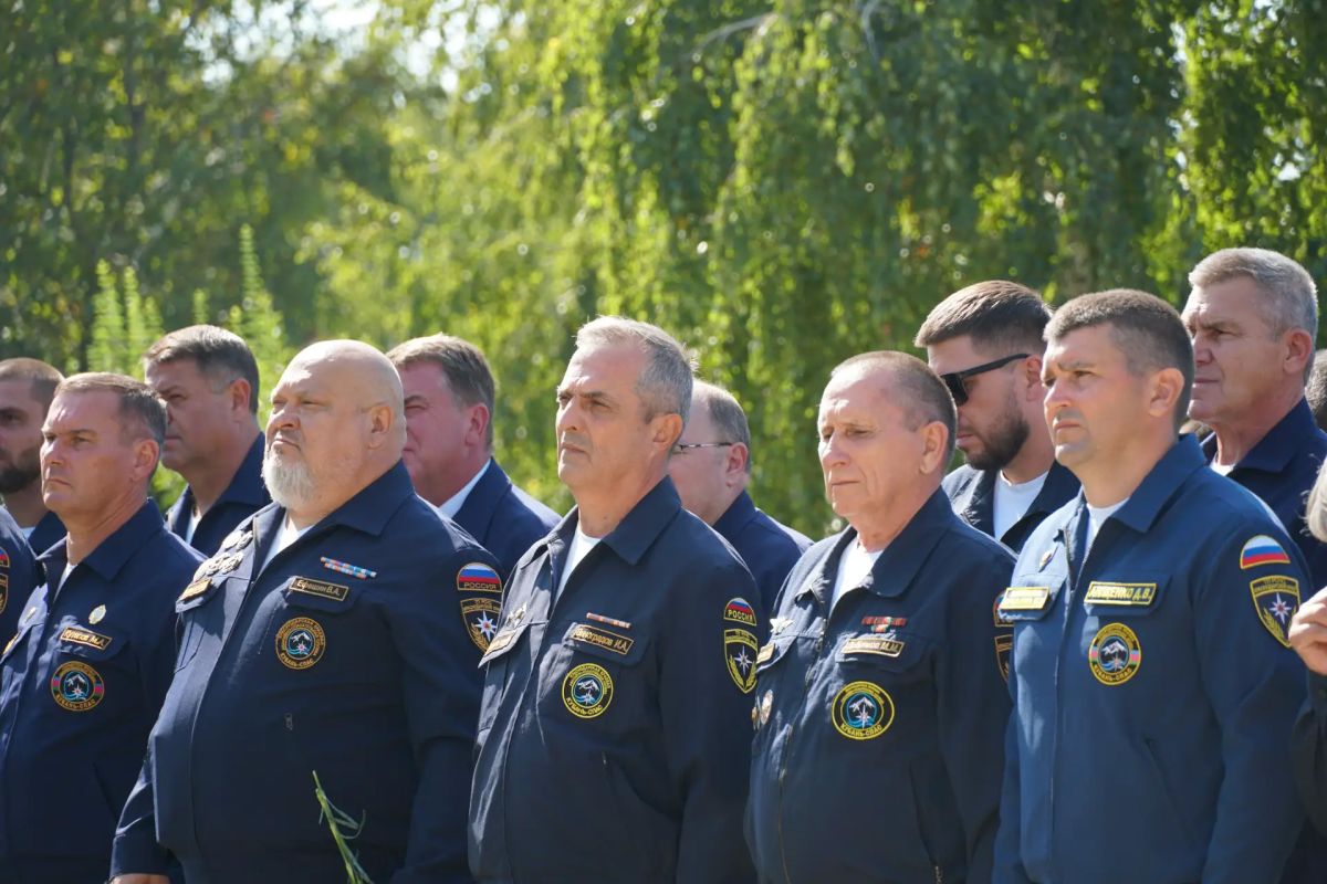 Памятник основателю службы «Кубань-СПАС» Петру Викторовичу Шепелькову Памятник основателю службы «Кубань-СПАС» Петру Викторовичу Шепелькову
