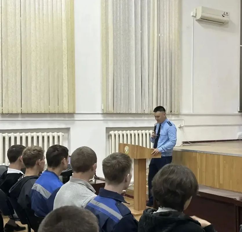 В рамках профилактики травматизма и правонарушений среди молодежи, помощник прокурора Щербиновского района В. Цай провел лекцию для учащихся Щербиновского индустриального техникума на тему: «Самокаты, питбайки и мопеды:... В рамках профилактики травматизма и правонарушений среди молодежи, помощник прокурора Щербиновского района В. Цай провел лекцию для учащихся Щербиновского индустриального техникума на тему: «Самокаты, питбайки и мопеды:...