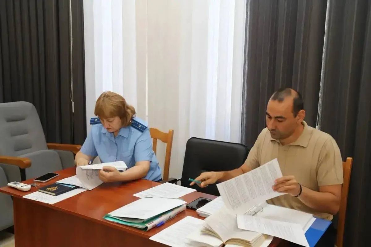 Прокурор Крыловского района Максим Крамаренко провел выездной прием в Новосергиевском сельском поселении Прокурор Крыловского района Максим Крамаренко провел выездной прием в Новосергиевском сельском поселении