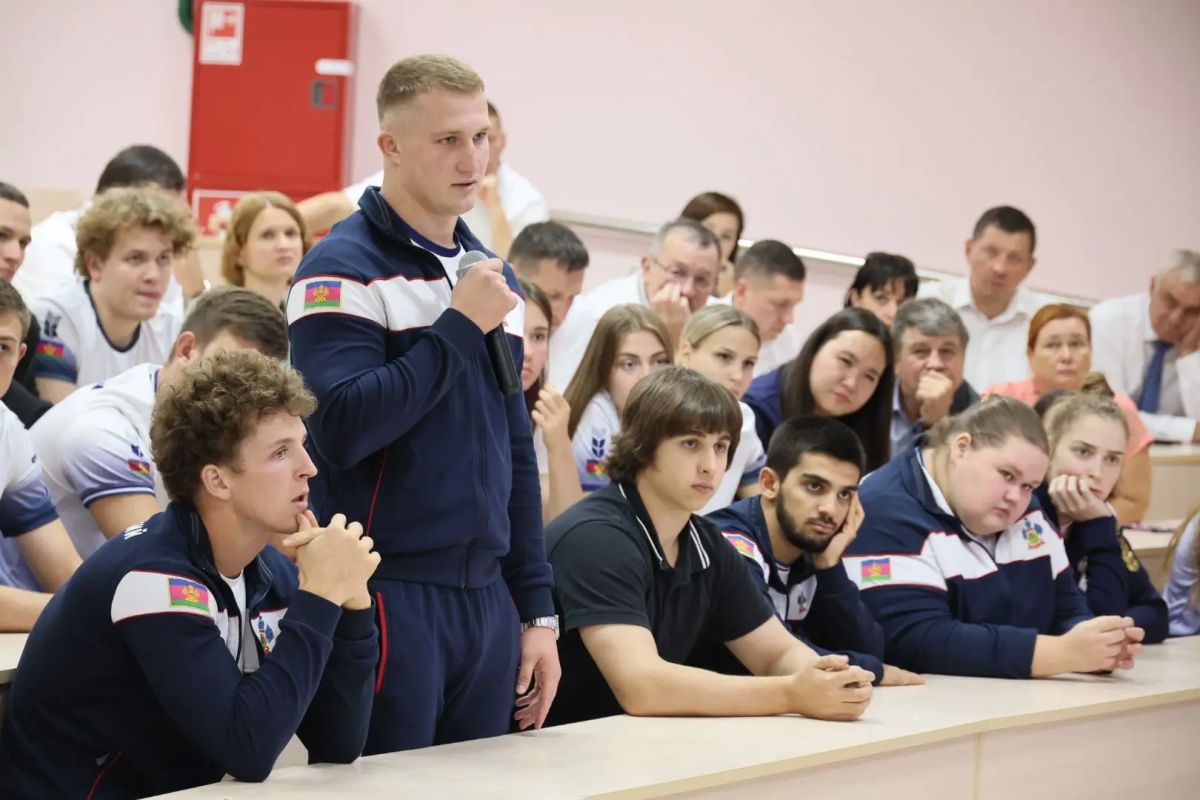 Вениамин Кондратьев: Поздравил победителей Всероссийской летней универсиады Вениамин Кондратьев: Поздравил победителей Всероссийской летней универсиады
