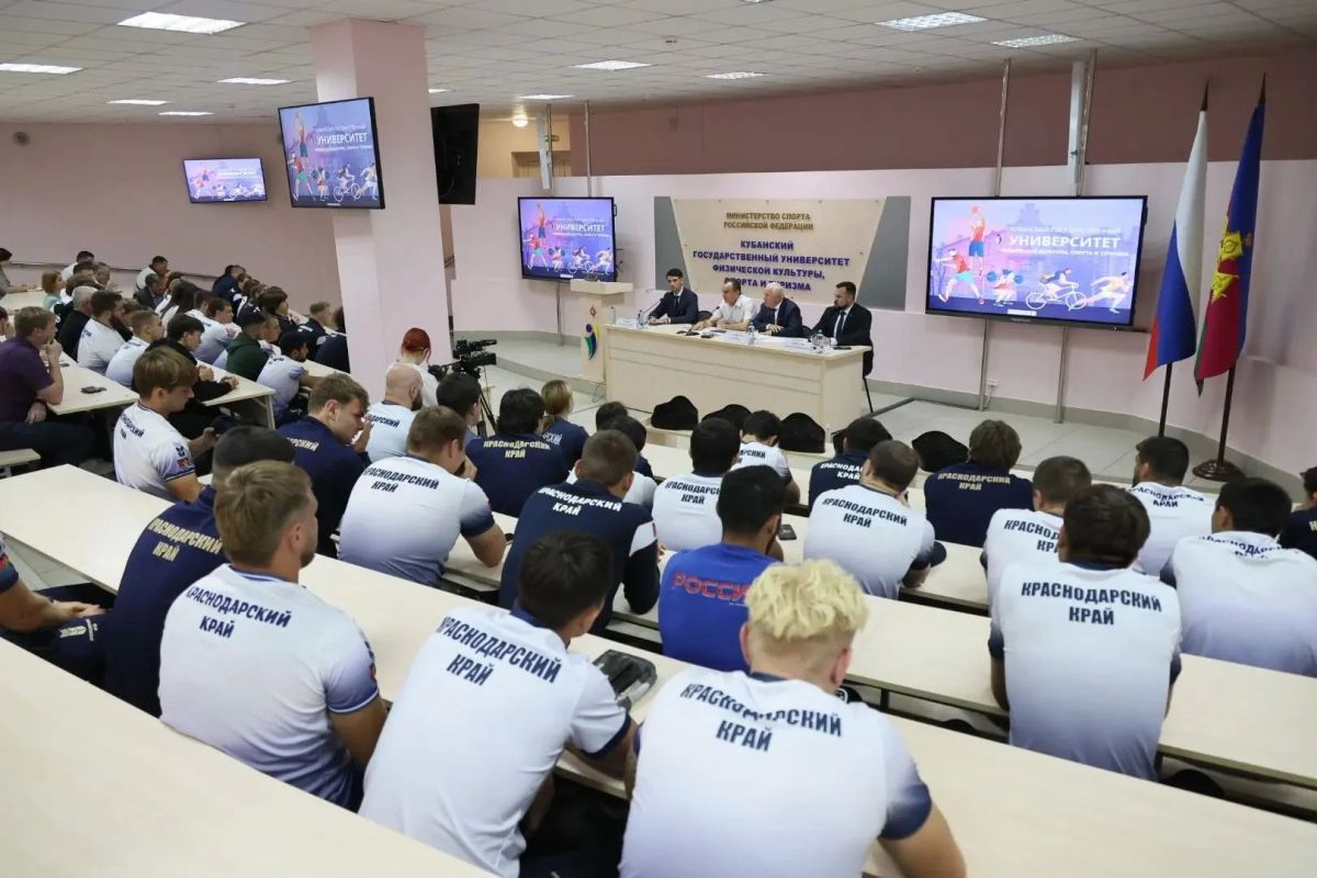 Вениамин Кондратьев встретился с победителями X Всероссийской летней универсиады