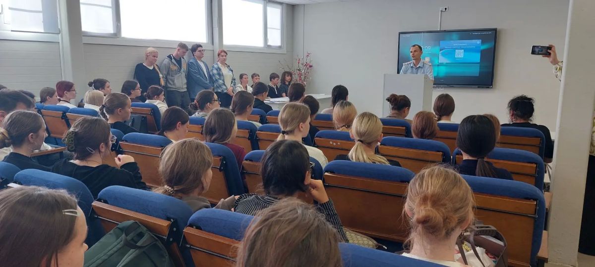 О том, как не стать дроппером и не попасть на уловки мошенников полицейские рассказали студентами медколледжа О том, как не стать дроппером и не попасть на уловки мошенников полицейские рассказали студентами медколледжа