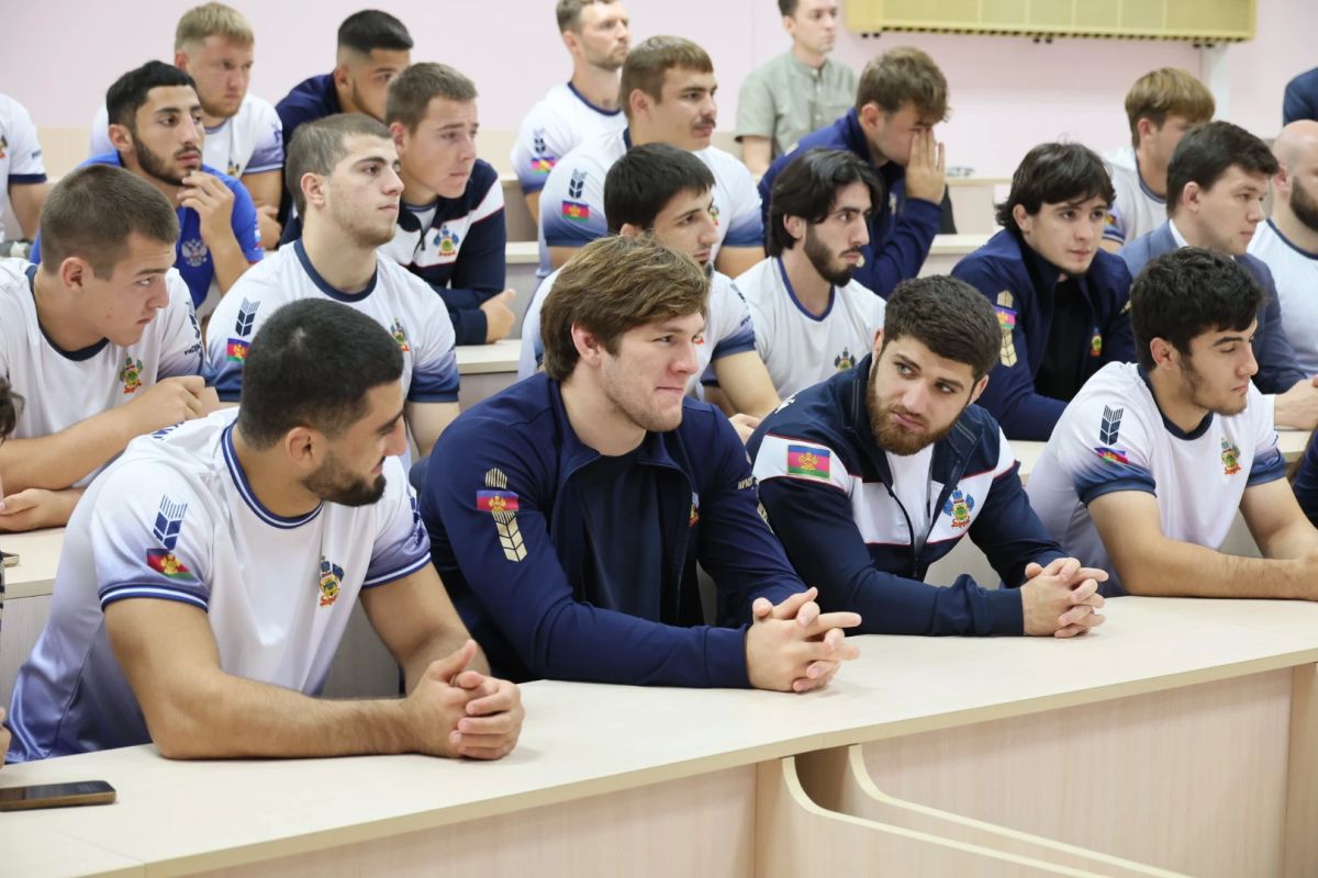 Вениамин Кондратьев встретился с победителями X Всероссийской летней универсиады Вениамин Кондратьев встретился с победителями X Всероссийской летней универсиады