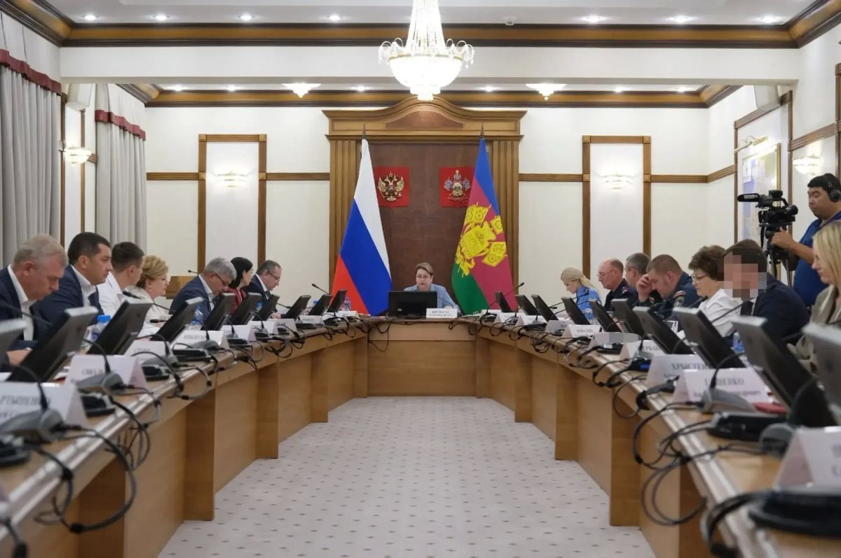 В Краснодаре провели заседание краевой комиссии по делам несовершеннолетних В Краснодаре провели заседание краевой комиссии по делам несовершеннолетних