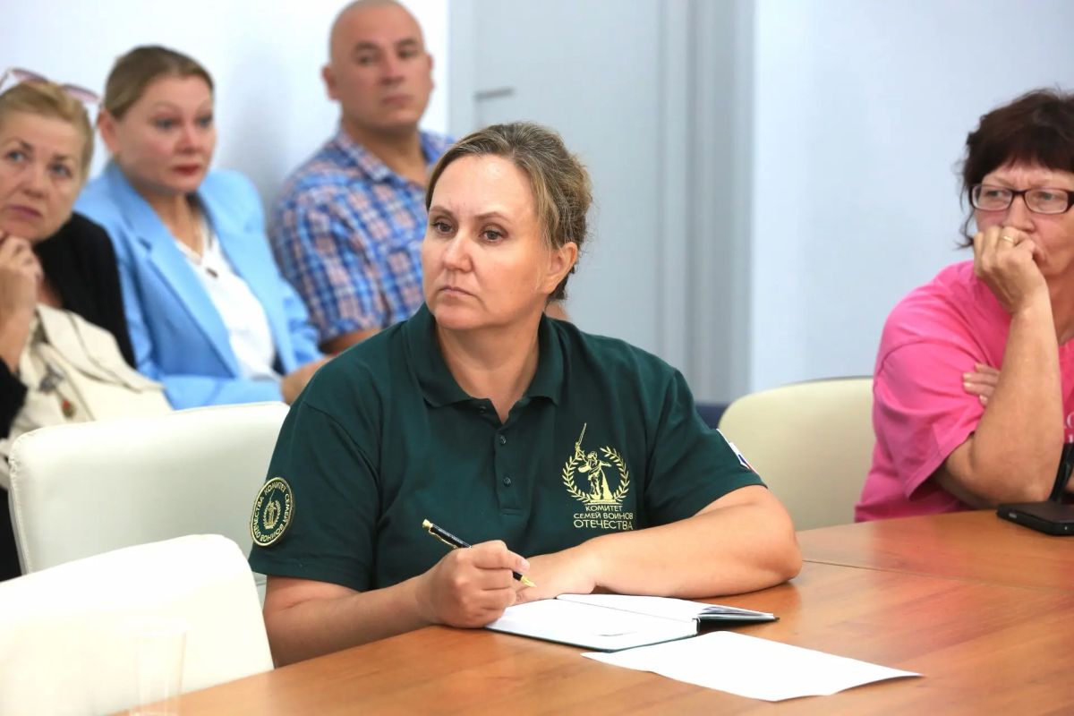 В Анапе женам героев СВО вручили медали «Супруге Защитника Отечества» В Анапе женам героев СВО вручили медали «Супруге Защитника Отечества»