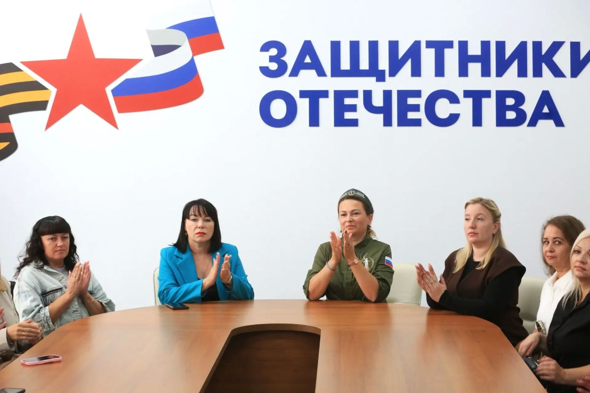 В Анапе женам героев СВО вручили медали «Супруге Защитника Отечества» В Анапе женам героев СВО вручили медали «Супруге Защитника Отечества»