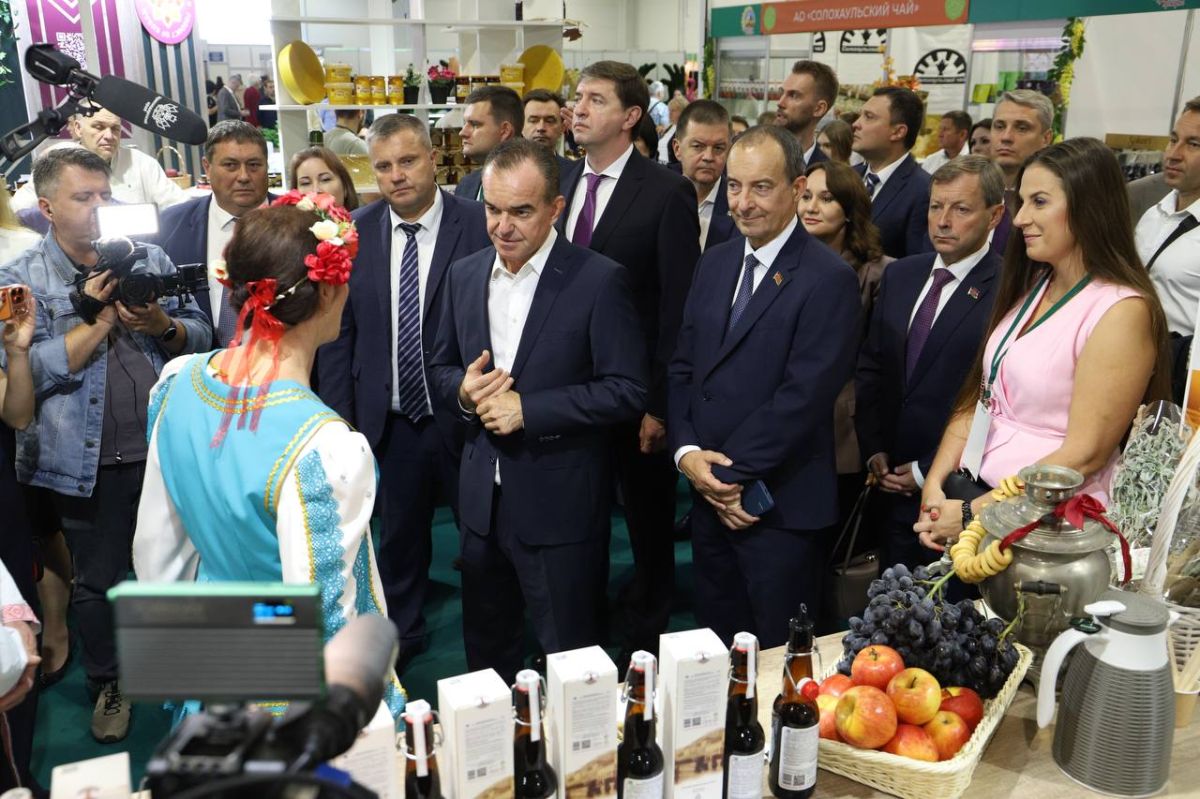 Глава региона Вениамин Кондратьев и председатель ЗСК Юрий Бурлачко приняли участие в мероприятиях первого дня ежегодной агропромышленной выставки «Кубанская ярмарка»