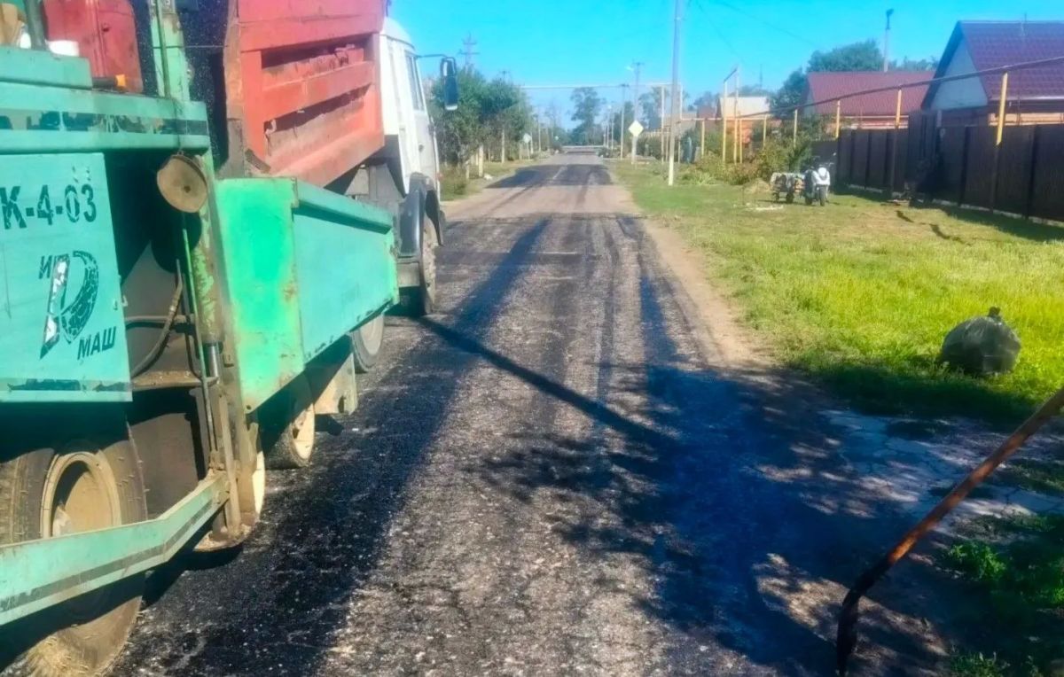 В посёлке Комсомолец Ейского района обновили дорожное полотно В посёлке Комсомолец Ейского района обновили дорожное полотно