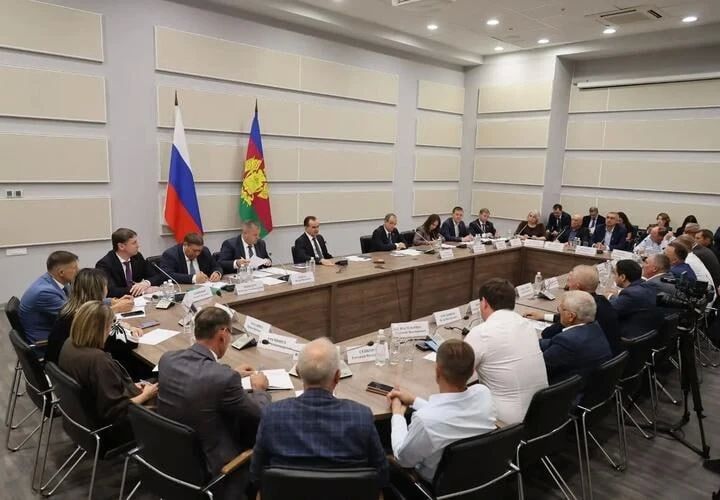 Власти Кубани поддержат фермеров из-за проблем с вывозом зерна