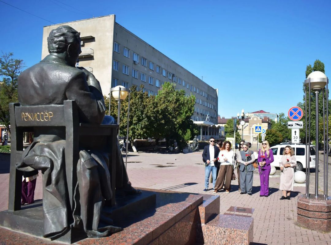 Сегодня, 25 сентября, исполняется 106 лет со дня рождения Сергея Фёдоровича Бондарчука - выдающегося деятеля советского и российского кинематографа Сегодня, 25 сентября, исполняется 106 лет со дня рождения Сергея Фёдоровича Бондарчука - выдающегося деятеля советского и российского кинематографа