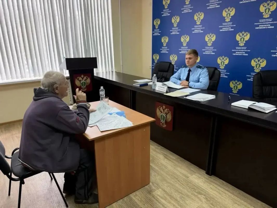 Начальником отдела по надзору за исполнением законов о противодействии коррупции прокуратуры края Романом Бурыкиным проведен личный прием граждан в прокуратуре Темрюкского района Начальником отдела по надзору за исполнением законов о противодействии коррупции прокуратуры края Романом Бурыкиным проведен личный прием граждан в прокуратуре Темрюкского района
