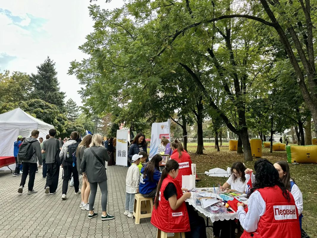 «КрасМолФест» стартовал!. Молодёжный фестиваль в самом разгаре - и здесь точно не будет скучно! Что ждёт тебя сегодня: «КрасМолФест» стартовал!. Молодёжный фестиваль в самом разгаре - и здесь точно не будет скучно! Что ждёт тебя сегодня: