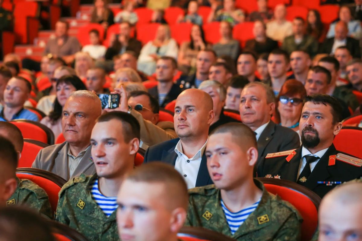 1141-й гвардейский артиллерийский ордена Кутузова полк награжден орденом Суворова 1141-й гвардейский артиллерийский ордена Кутузова полк награжден орденом Суворова