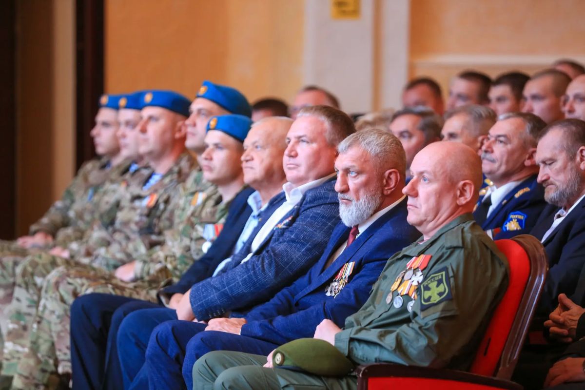 1141-й гвардейский артиллерийский ордена Кутузова полк награжден орденом Суворова 1141-й гвардейский артиллерийский ордена Кутузова полк награжден орденом Суворова