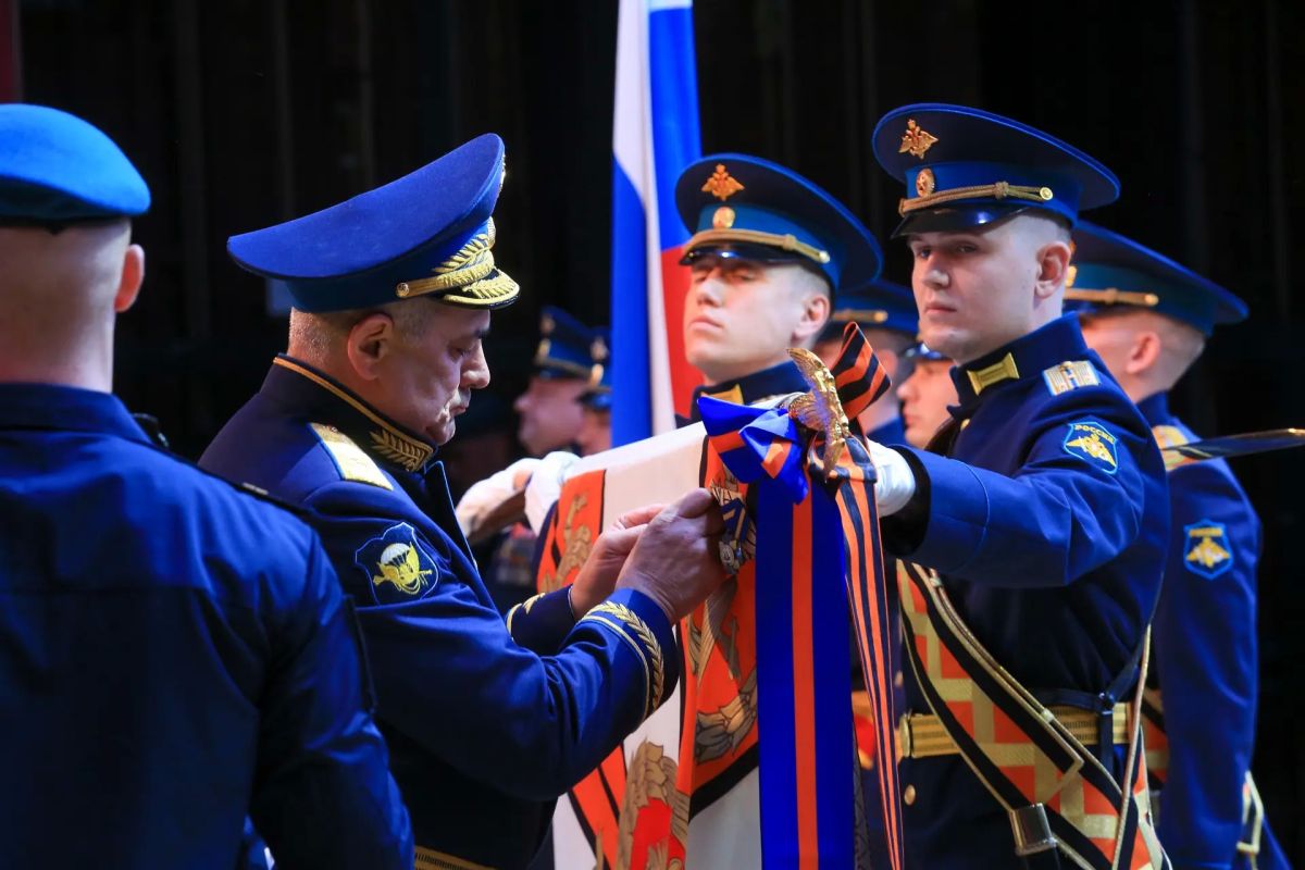 1141-й гвардейский артиллерийский ордена Кутузова полк награжден орденом Суворова 1141-й гвардейский артиллерийский ордена Кутузова полк награжден орденом Суворова