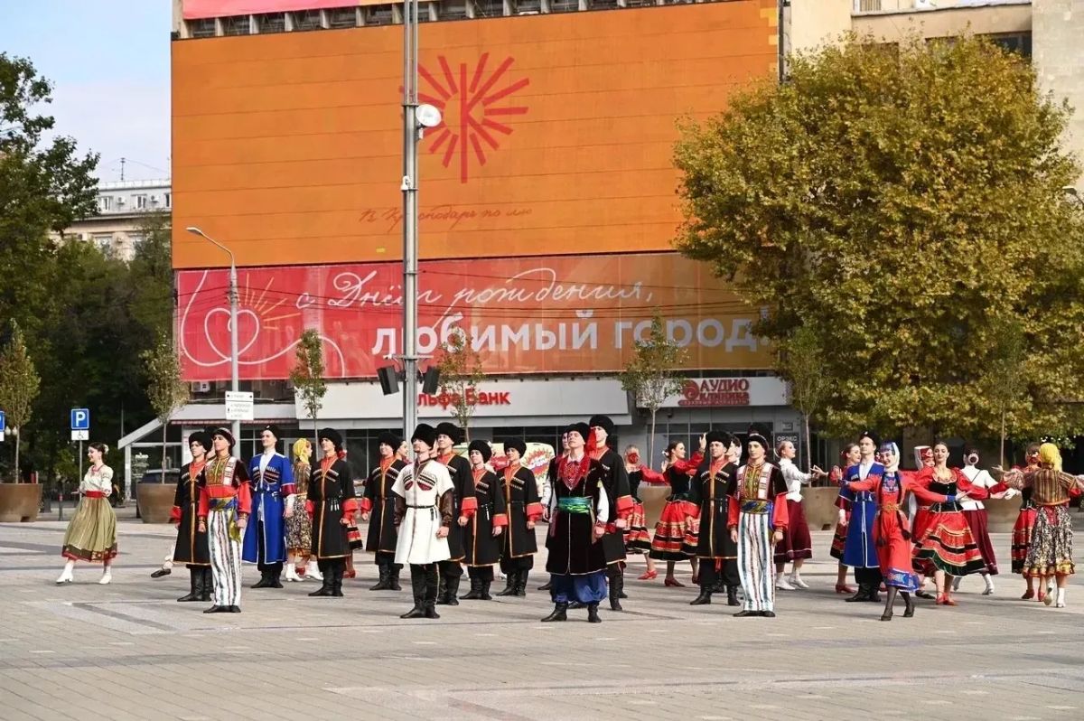 Яркие кадры с поднятия флага Яркие кадры с поднятия флага