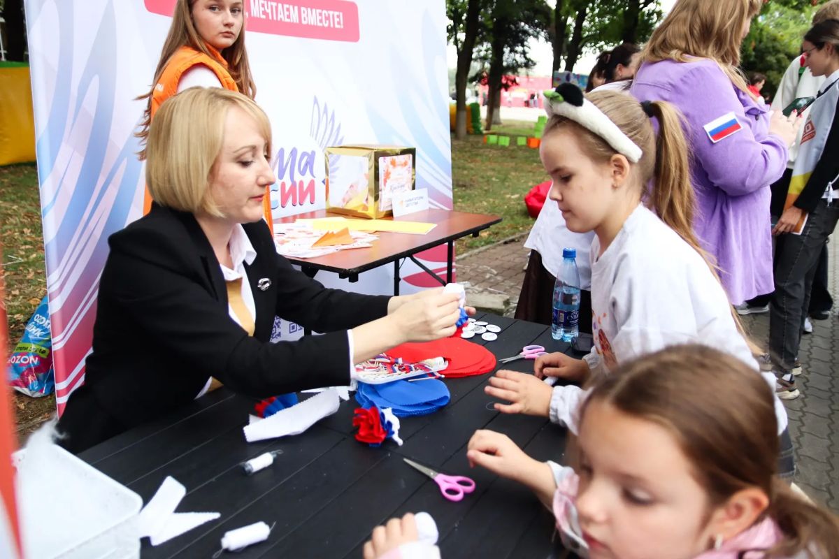 Евгений Наумов: Энергия, роботы и креативные идеи — всё это на молодёжном фестивале «КрасМолФест», который проходит у Дворца спорта «Олимп» Евгений Наумов: Энергия, роботы и креативные идеи — всё это на молодёжном фестивале «КрасМолФест», который проходит у Дворца спорта «Олимп»