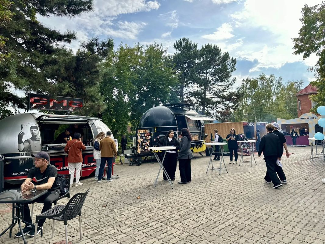 «КрасМолФест» стартовал!. Молодёжный фестиваль в самом разгаре - и здесь точно не будет скучно! Что ждёт тебя сегодня: «КрасМолФест» стартовал!. Молодёжный фестиваль в самом разгаре - и здесь точно не будет скучно! Что ждёт тебя сегодня: