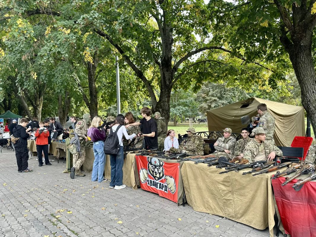 «КрасМолФест» стартовал!. Молодёжный фестиваль в самом разгаре - и здесь точно не будет скучно! Что ждёт тебя сегодня: «КрасМолФест» стартовал!. Молодёжный фестиваль в самом разгаре - и здесь точно не будет скучно! Что ждёт тебя сегодня: