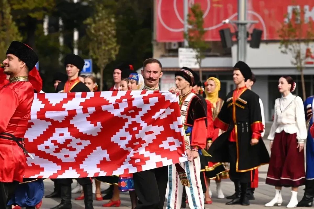 Яркие кадры с поднятия флага Яркие кадры с поднятия флага