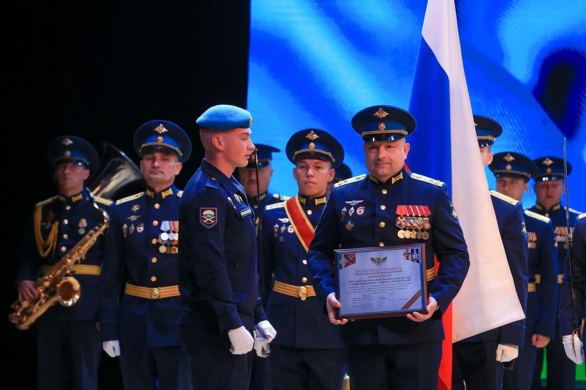 1141-й гвардейский артиллерийский ордена Кутузова полк награжден орденом Суворова 1141-й гвардейский артиллерийский ордена Кутузова полк награжден орденом Суворова