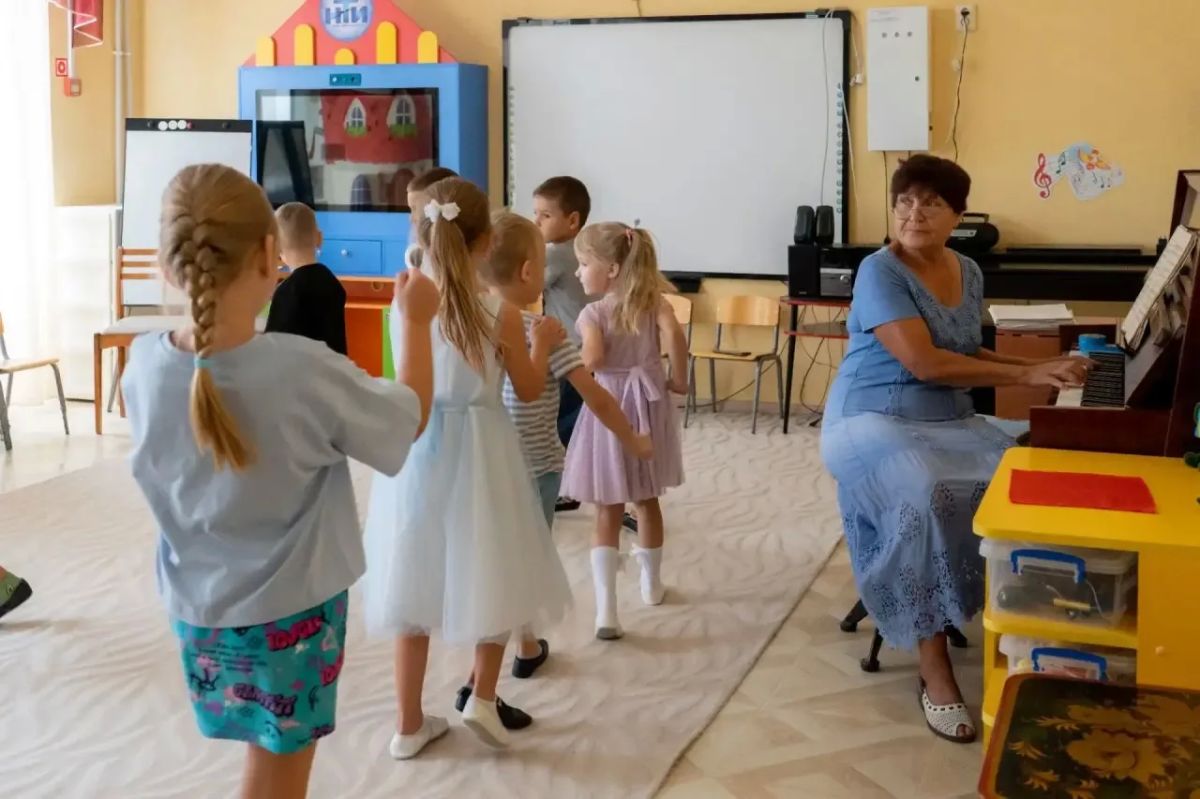Всю жизнь с музыкой в сердце: Наталия Гомон 46 лет прививает любовь к искусству воспитанникам детского сада Всю жизнь с музыкой в сердце: Наталия Гомон 46 лет прививает любовь к искусству воспитанникам детского сада