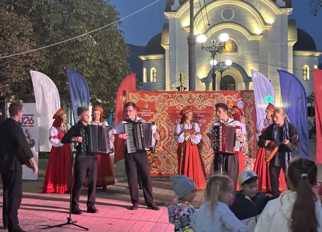 В Новороссийске прошел первый в истории города музыкальный батл на народных инструментах В Новороссийске прошел первый в истории города музыкальный батл на народных инструментах