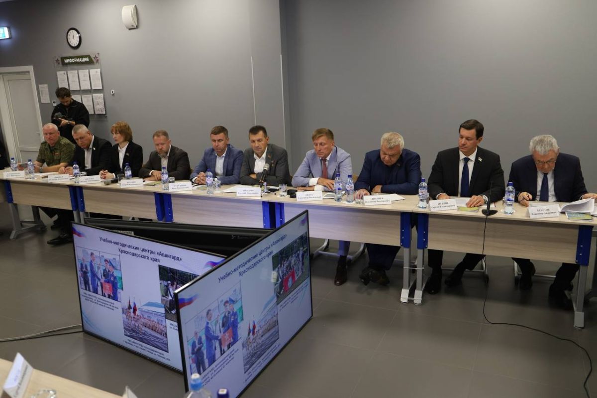 На базе Военно-патриотического центра «Патриот» председатель ЗСК Юрий Бурлачко провел выездное планерное совещание На базе Военно-патриотического центра «Патриот» председатель ЗСК Юрий Бурлачко провел выездное планерное совещание