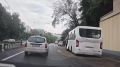 В Сочи автобус врезался в подпорную стену