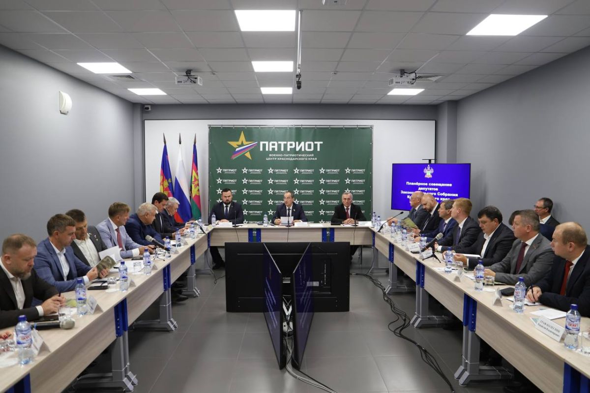 На базе Военно-патриотического центра «Патриот» председатель ЗСК Юрий Бурлачко провел выездное планерное совещание На базе Военно-патриотического центра «Патриот» председатель ЗСК Юрий Бурлачко провел выездное планерное совещание