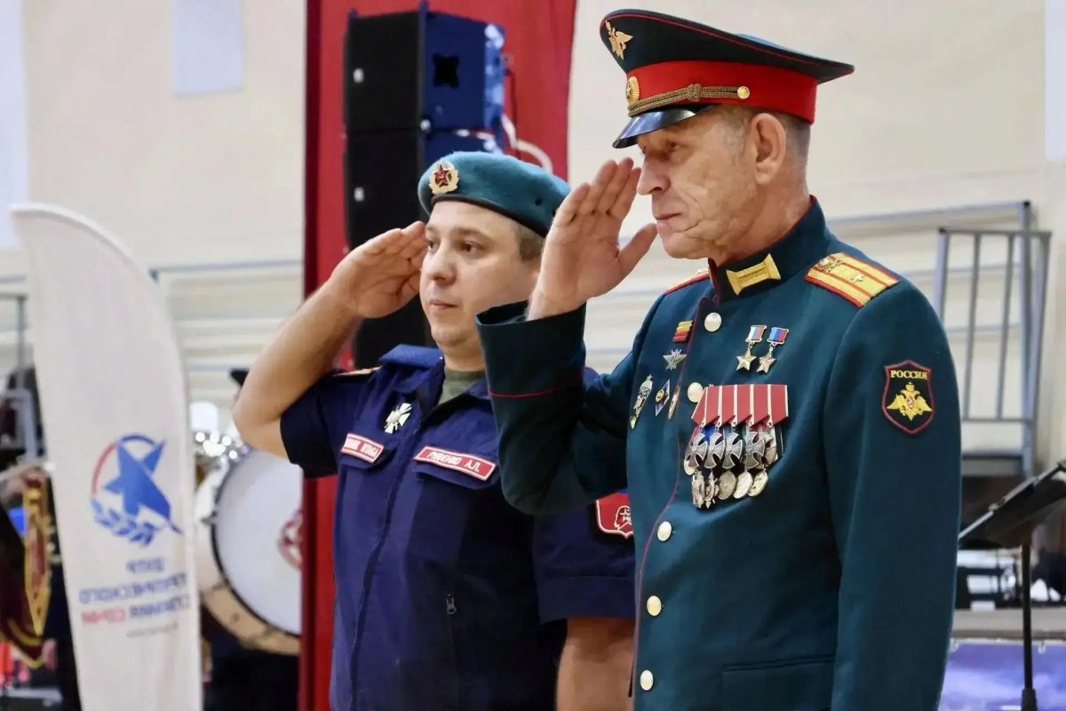 В Сочи в торжественном марше приняли участие более 400 членов молодежных патриотических клубов и объединений В Сочи в торжественном марше приняли участие более 400 членов молодежных патриотических клубов и объединений