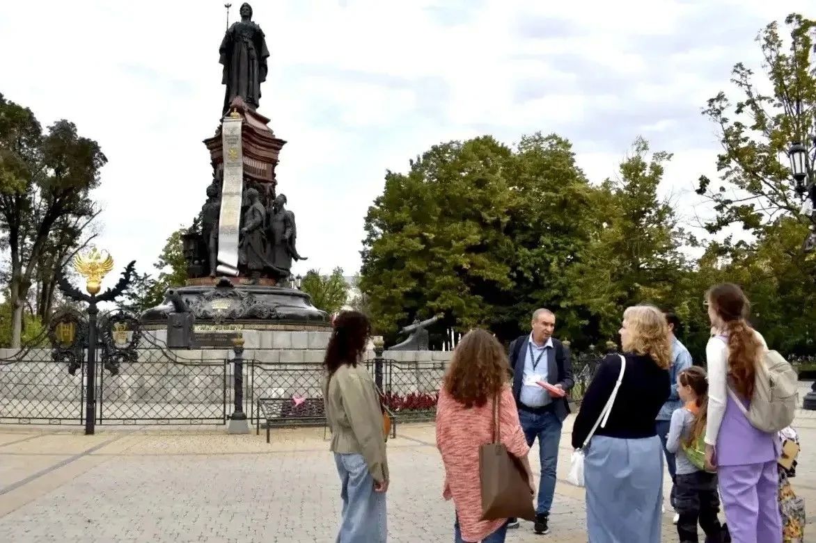 Цикл бесплатных экскурсий провели по инициативе специалистов Центра развития курортов и туризма Краснодарского края Цикл бесплатных экскурсий провели по инициативе специалистов Центра развития курортов и туризма Краснодарского края