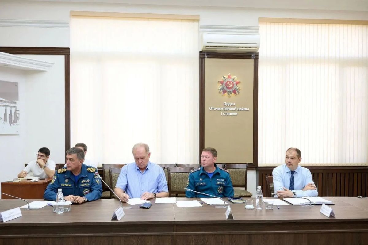 Глава Сочи Андрей Прошунин провел заседание комиссии по предупреждению и ликвидации чрезвычайных ситуаций в связи с непогодой Глава Сочи Андрей Прошунин провел заседание комиссии по предупреждению и ликвидации чрезвычайных ситуаций в связи с непогодой