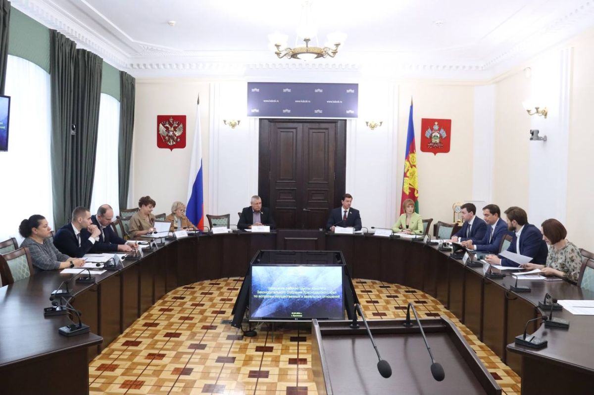 Сегодня в Законодательном Собрании края состоялось собрание фракции «Единая Россия», которое в режиме ВКС провел ее руководитель, председатель регионального парламента Юрий Бурлачко Сегодня в Законодательном Собрании края состоялось собрание фракции «Единая Россия», которое в режиме ВКС провел ее руководитель, председатель регионального парламента Юрий Бурлачко