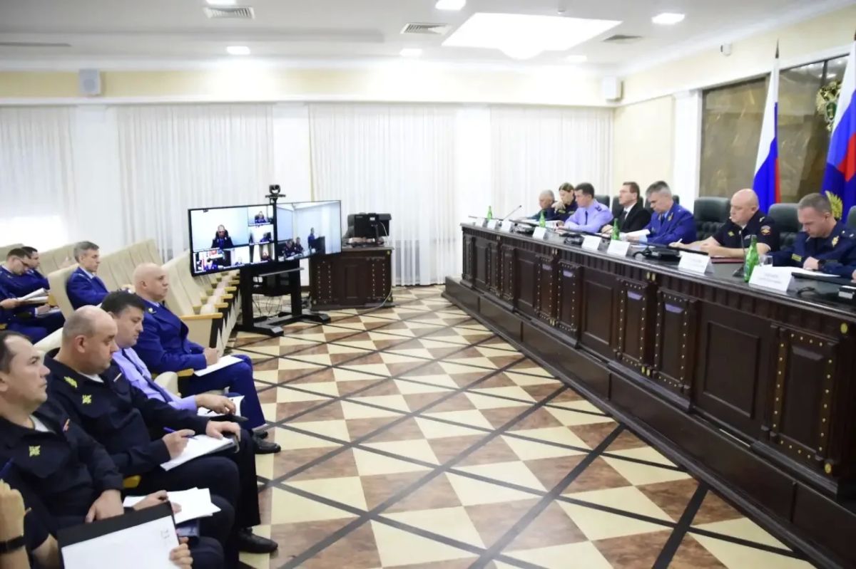 На координационном совещании в прокуратуре края обсуждены результаты работы правоохранительных органов по противодействию преступлениям в сфере реализации национальных и федеральных проектов на территории края, принятию мер... На координационном совещании в прокуратуре края обсуждены результаты работы правоохранительных органов по противодействию преступлениям в сфере реализации национальных и федеральных проектов на территории края, принятию мер...