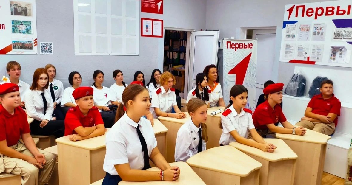 Новороссийские школьники приняли участие в телемосте, посвященном Дню воссоединения ДНР, ЛНР, Запорожской и Херсонской областей с Россией