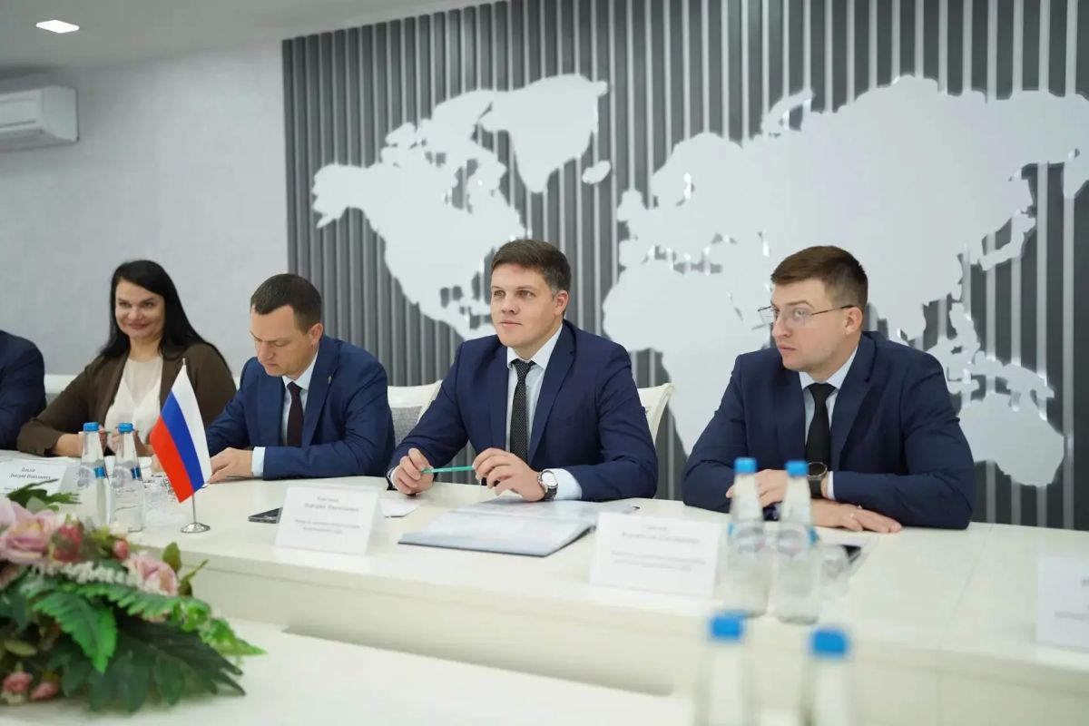 Министр промышленной политики Кубани Дмитрий Хмелько встретился с Министром промышленности Республики Беларусь Андреем Кузнецовым Министр промышленной политики Кубани Дмитрий Хмелько встретился с Министром промышленности Республики Беларусь Андреем Кузнецовым