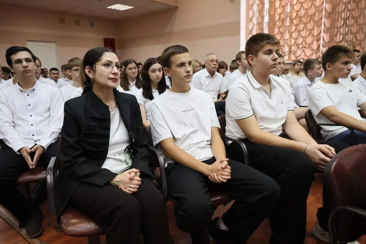 Вениамин Кондратьев встретился со студентами Армавирского индустриально-строительного техникума Вениамин Кондратьев встретился со студентами Армавирского индустриально-строительного техникума