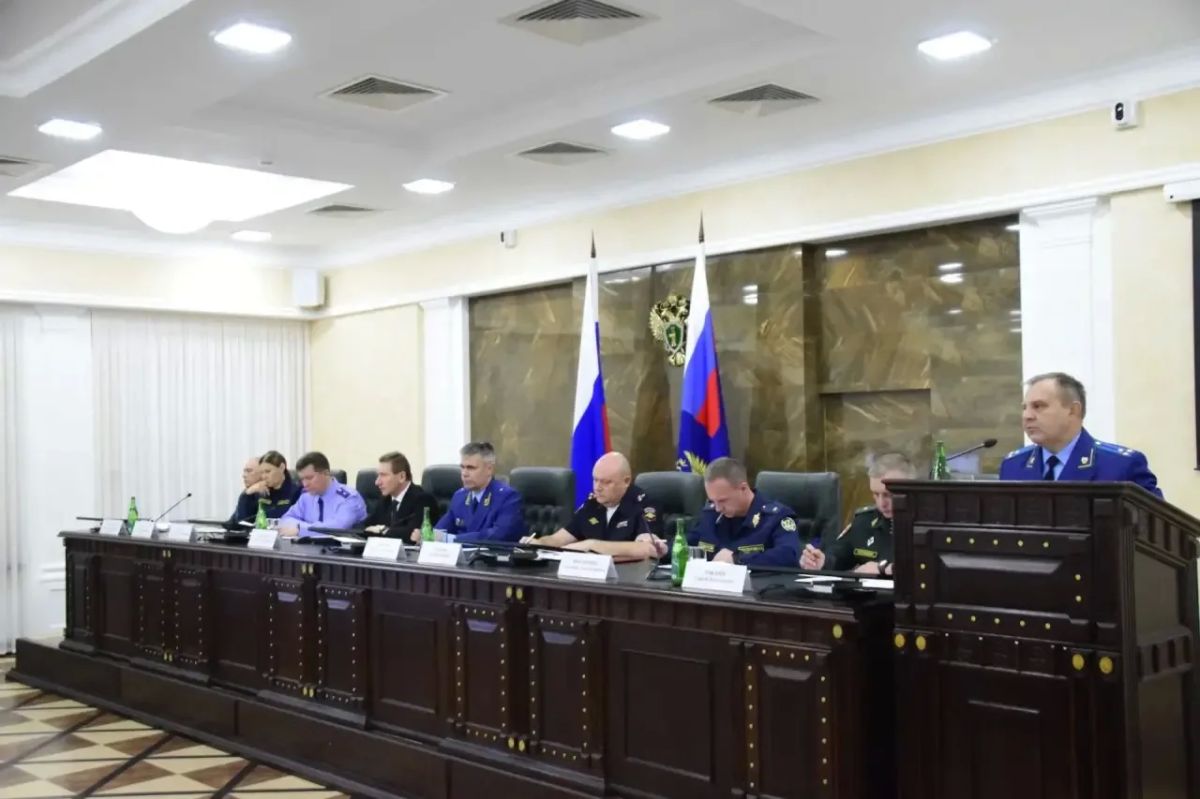 На координационном совещании в прокуратуре края обсуждены результаты работы правоохранительных органов по противодействию преступлениям в сфере реализации национальных и федеральных проектов на территории края, принятию мер... На координационном совещании в прокуратуре края обсуждены результаты работы правоохранительных органов по противодействию преступлениям в сфере реализации национальных и федеральных проектов на территории края, принятию мер...